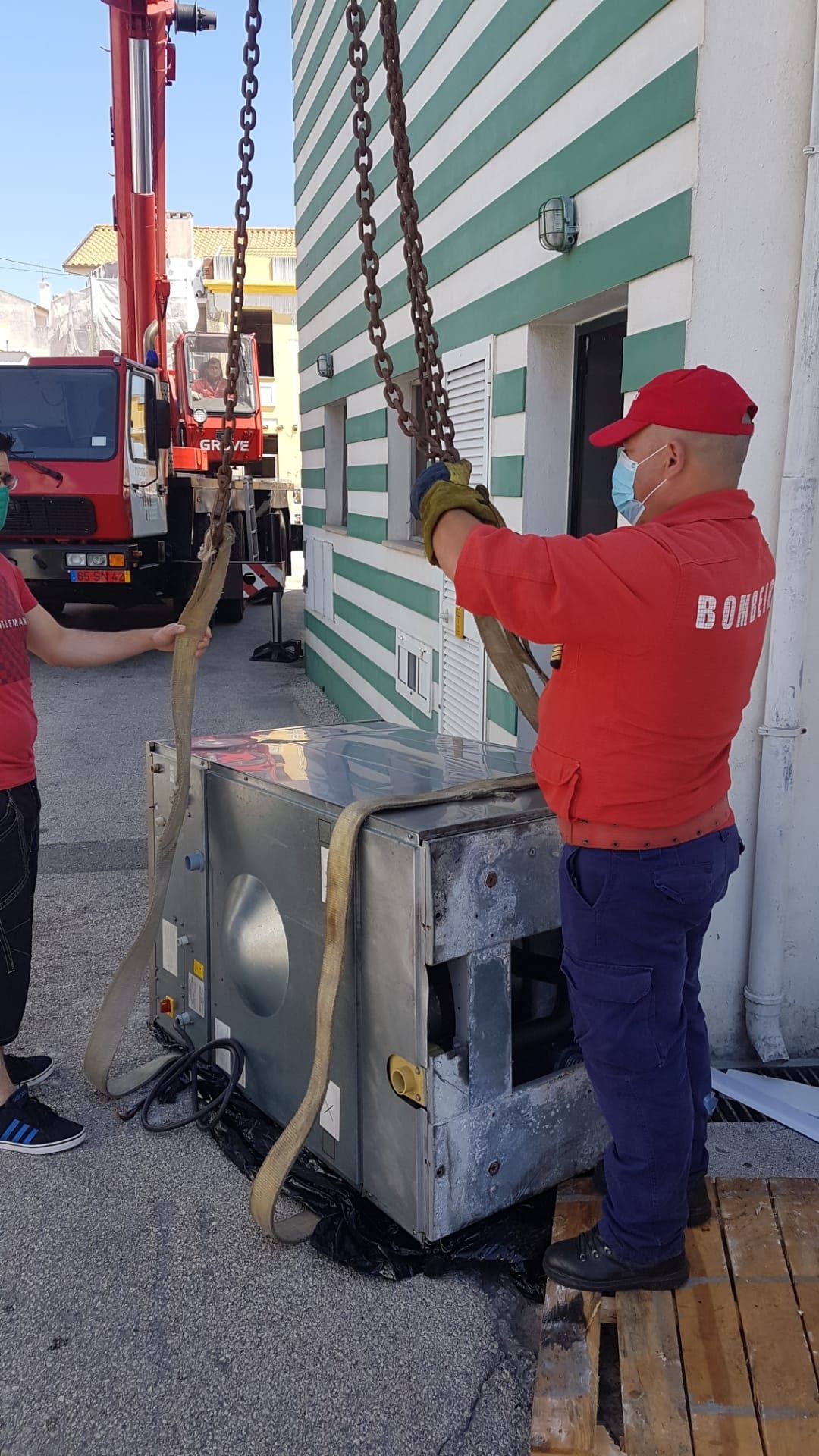 Máquina de lavar e secar roupa tornamos o seu negócio possível