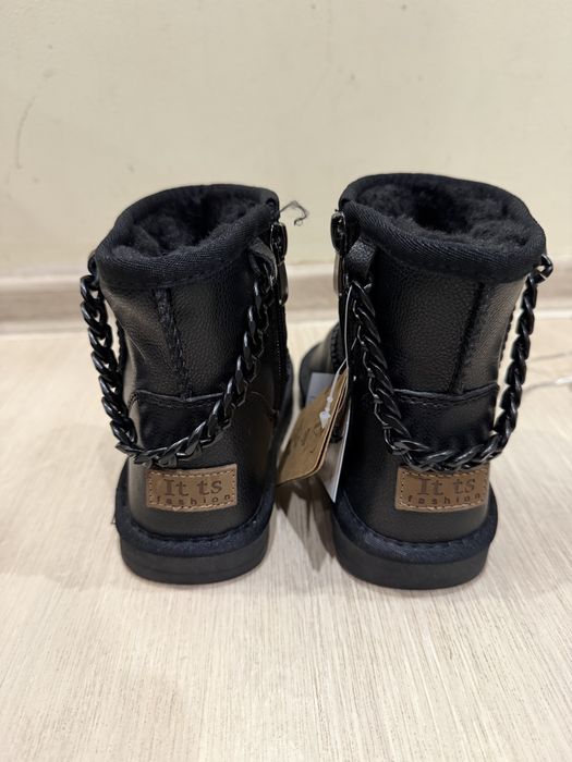 Зимние ботинки типа угги