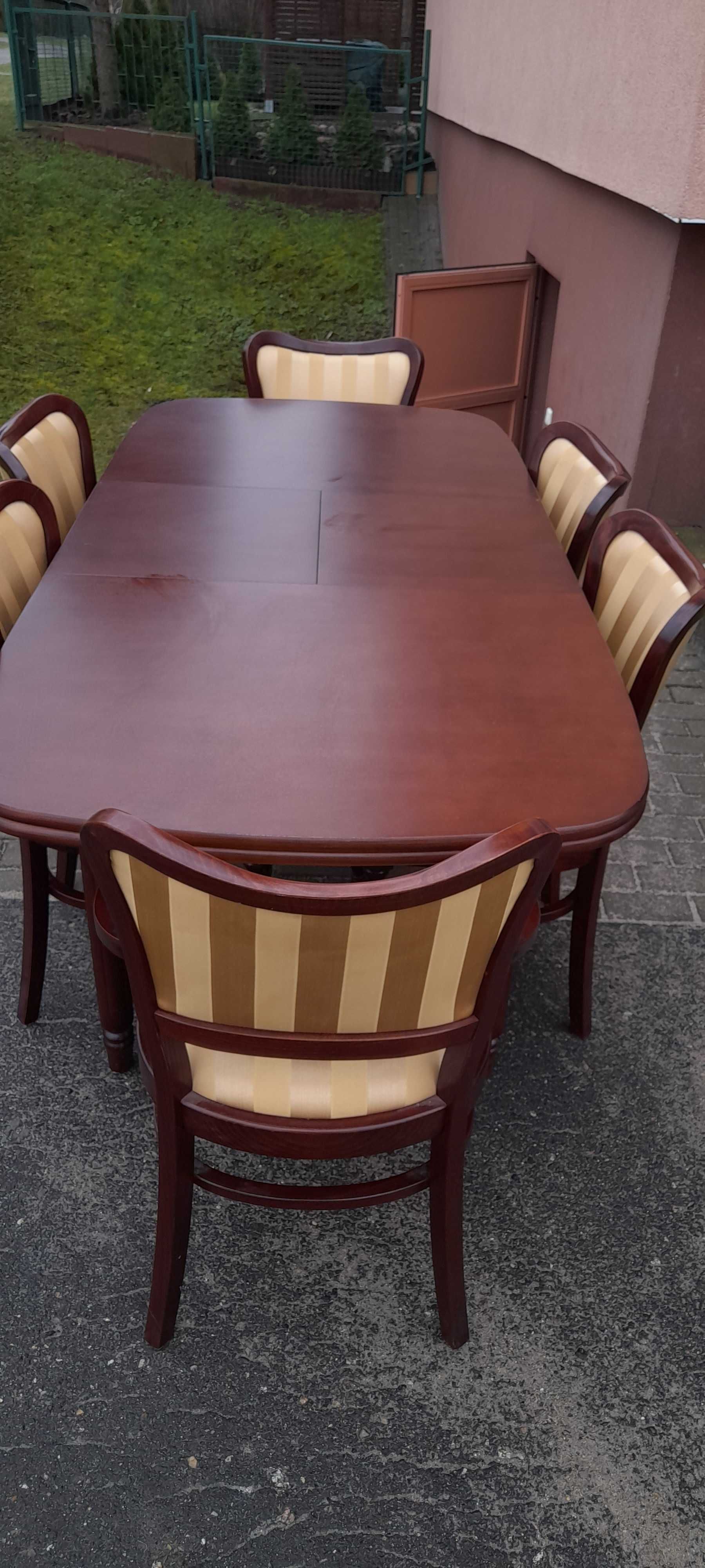 stół plus sześć  krzeseł
