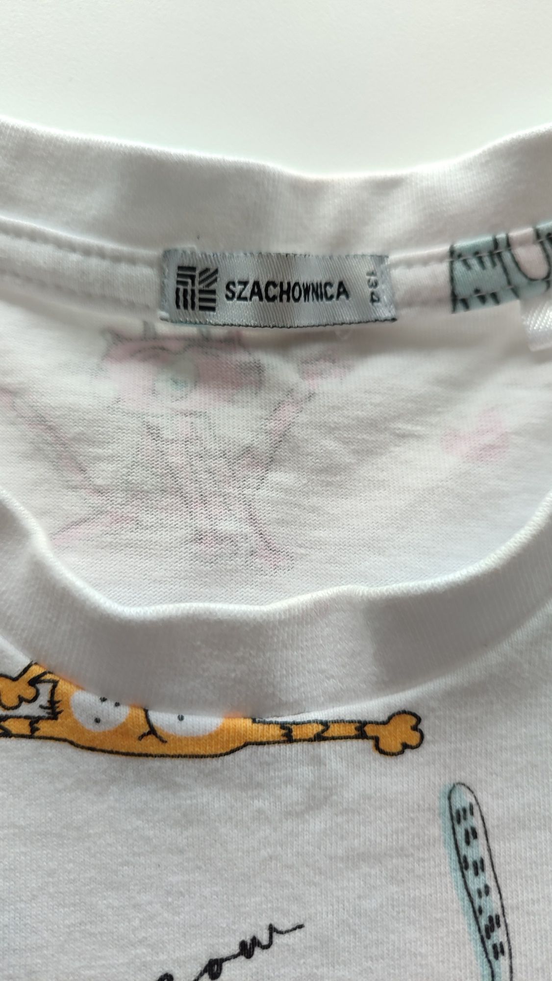 Biała koszulka koty 134 Szachownica, t-shirt, bluzka z kotami