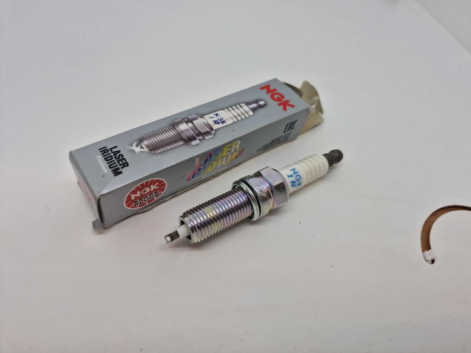 Świeca zapłonowa NGK Laser Iridium SILZKBR8D8S