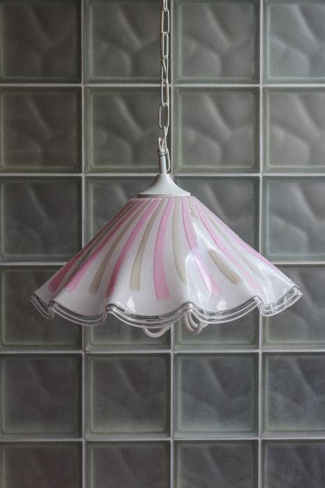 Szklana lampa wisząca w stylu retro