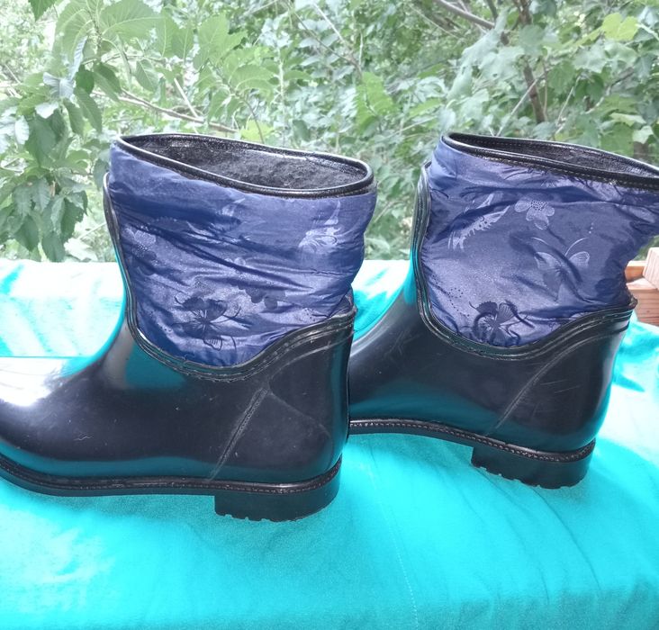 Гумові чоботи жіночі. З утіпленням.