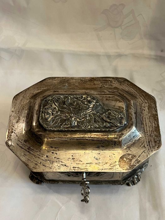 Cukiernica skrzynkowa marki Fraget XIX w.