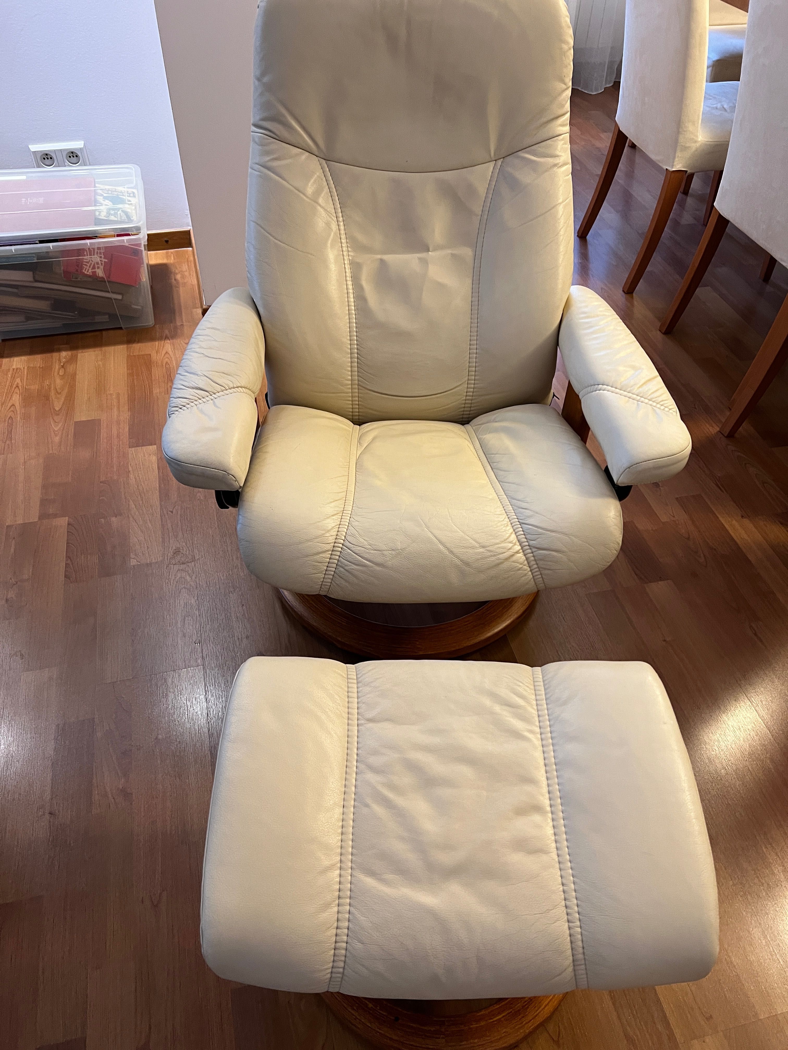 Fotel z podnóżkiem Stressless Ecorness 60 cm