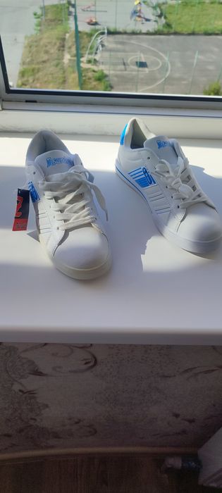 Кроссовки новые, 40 р., по стельке 25,5 см, маломерят