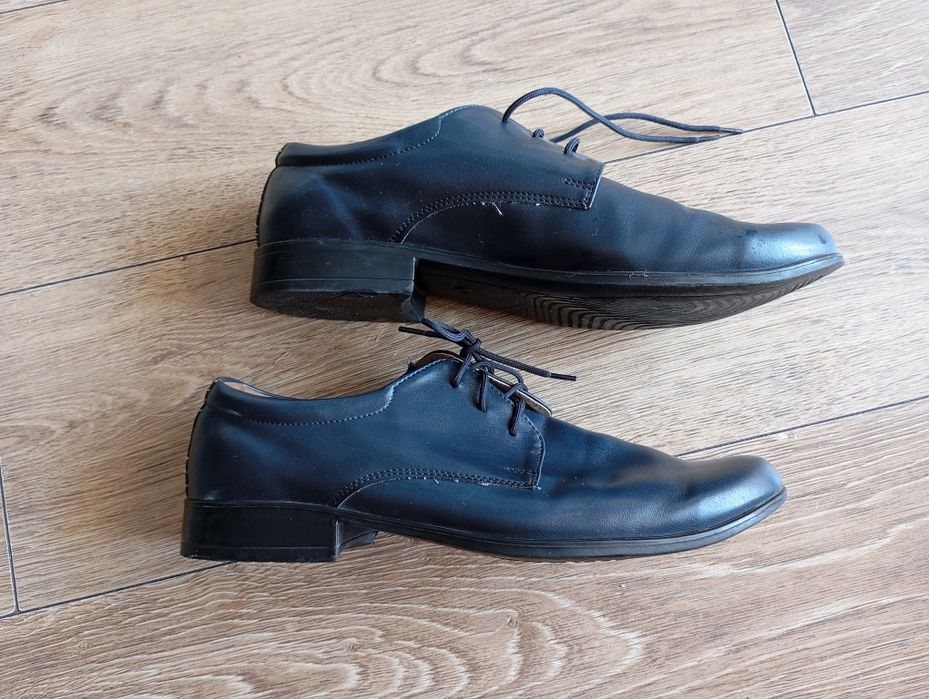 Buty wizytowe, komunijne że skóry kmk roz. 38 di. wkładki 25,5 cm