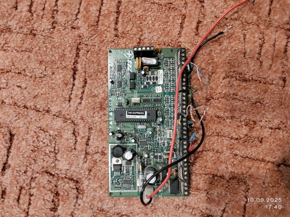 Płyta centrali alarmowej Paradox 748