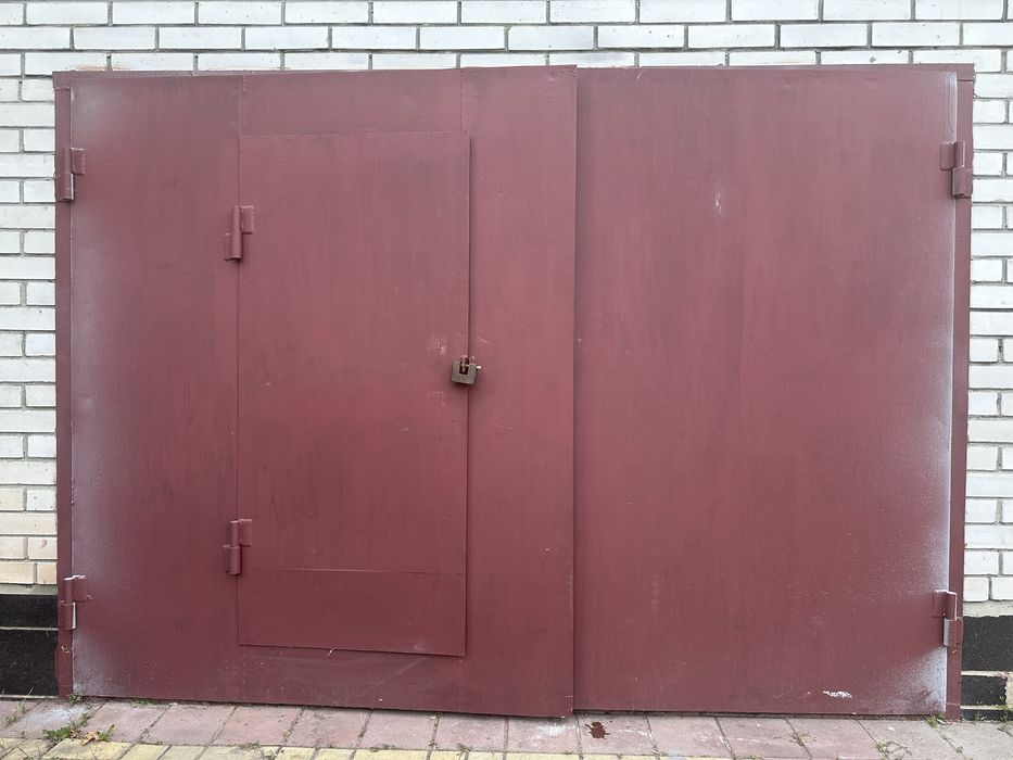 Металеві гаражні ворота з хвірткою 2,56х1,80