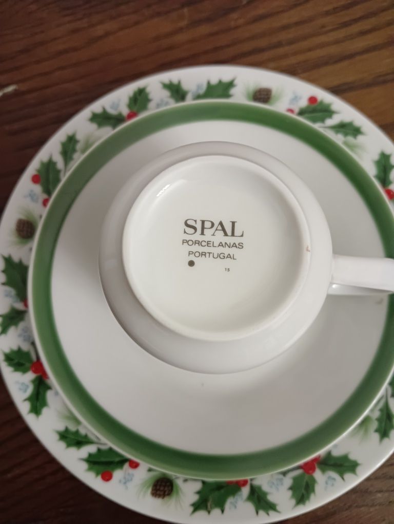 Conjunto de chávena de pequeno almoço e pires com prato de sobremesa