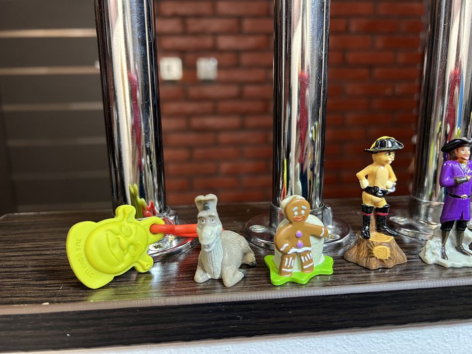 Шрек іграшки кіндер игрушки киндер