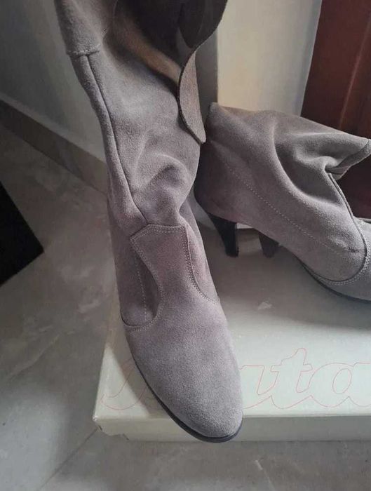Szare botki na obcasie