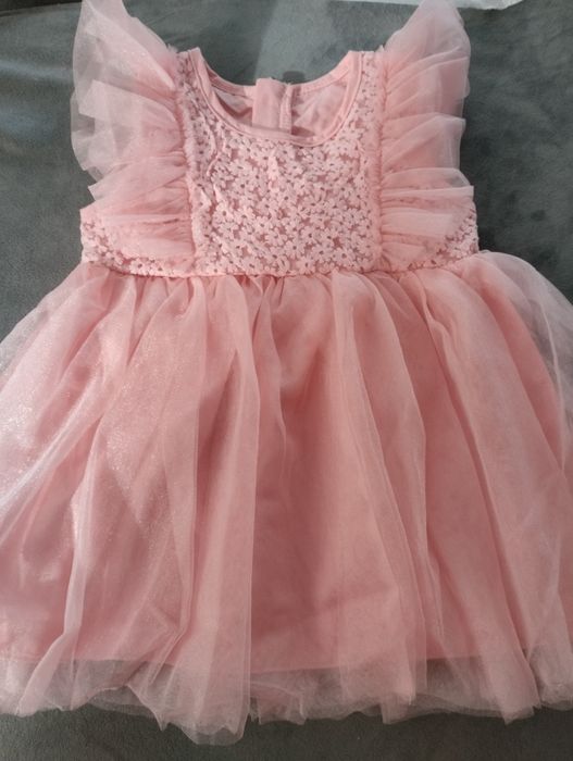 Śliczna nowa  różowa sukienka niemowlęca około 12 m