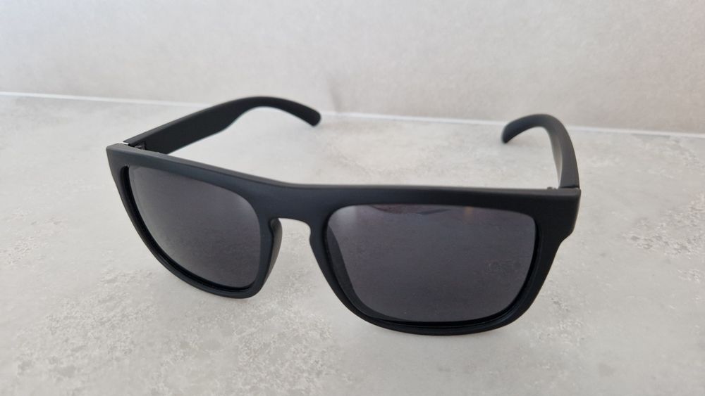 Okulary przeciwsłoneczne Uvex  polaryzacyjne UV400  nowe czarne