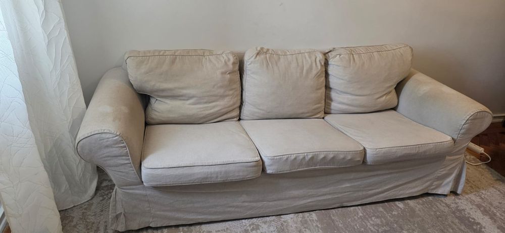 Sofá de três lugares