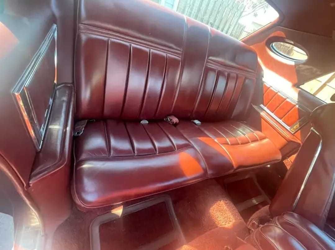 Auto do ślubu lub na imprezę - Klasyczny Lincoln Continental 77