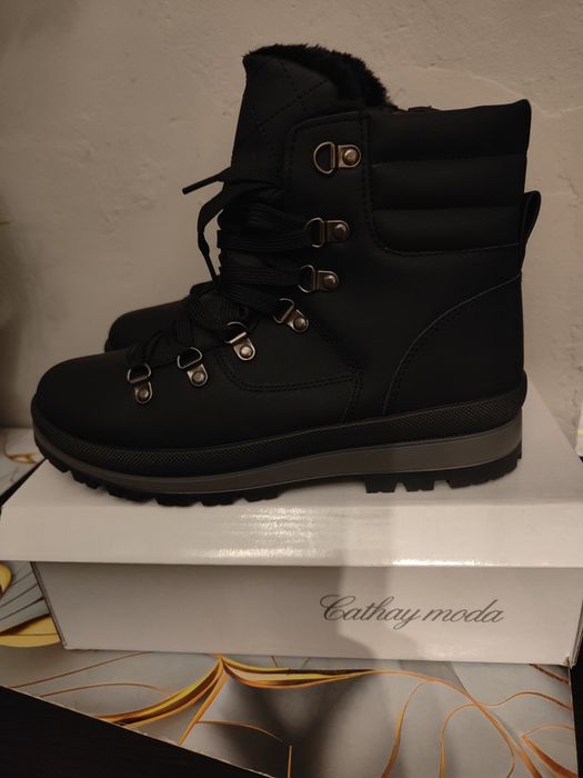 Nowe trapery damskie rozmiar 38