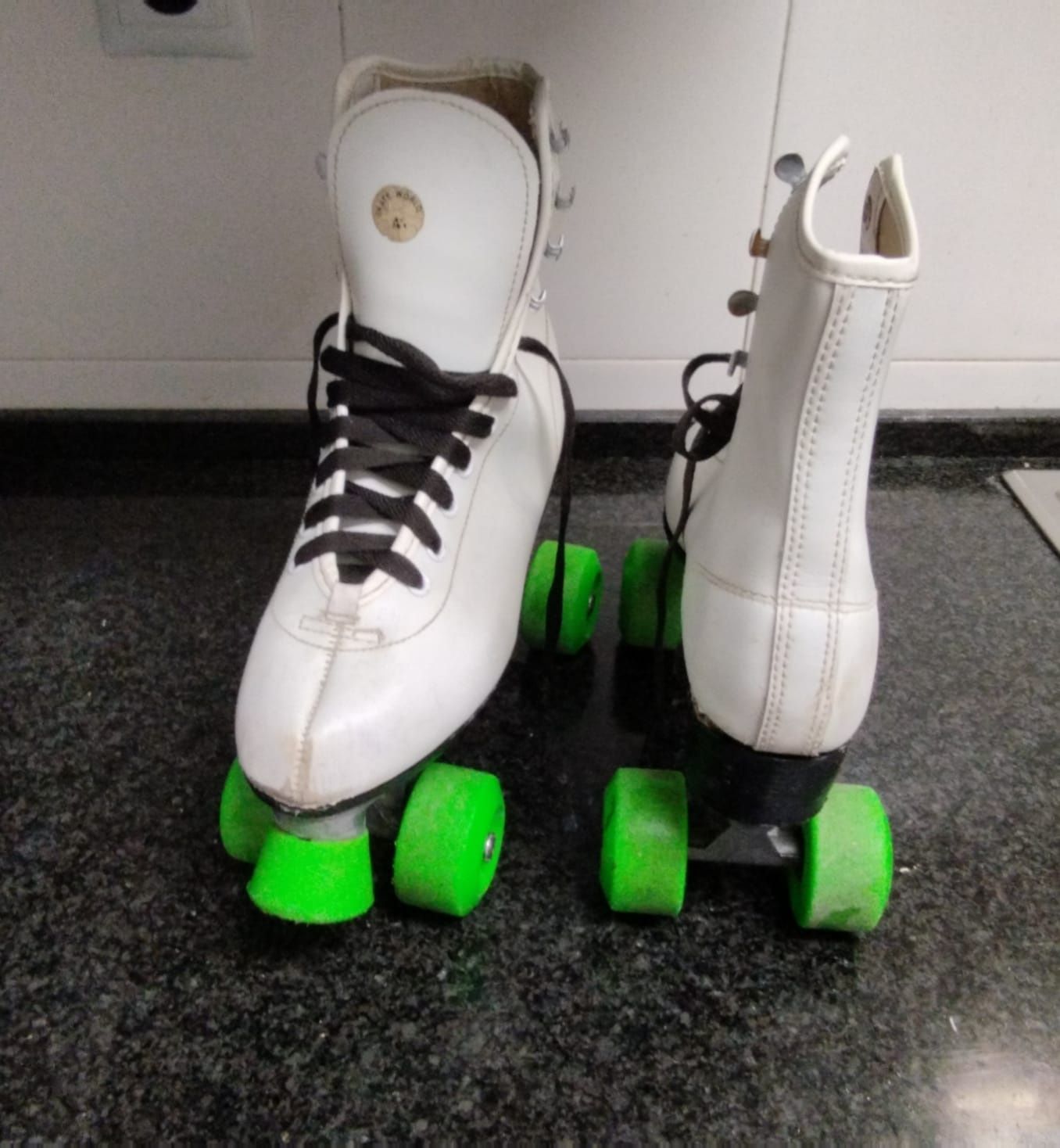 Patins com pouco uso.