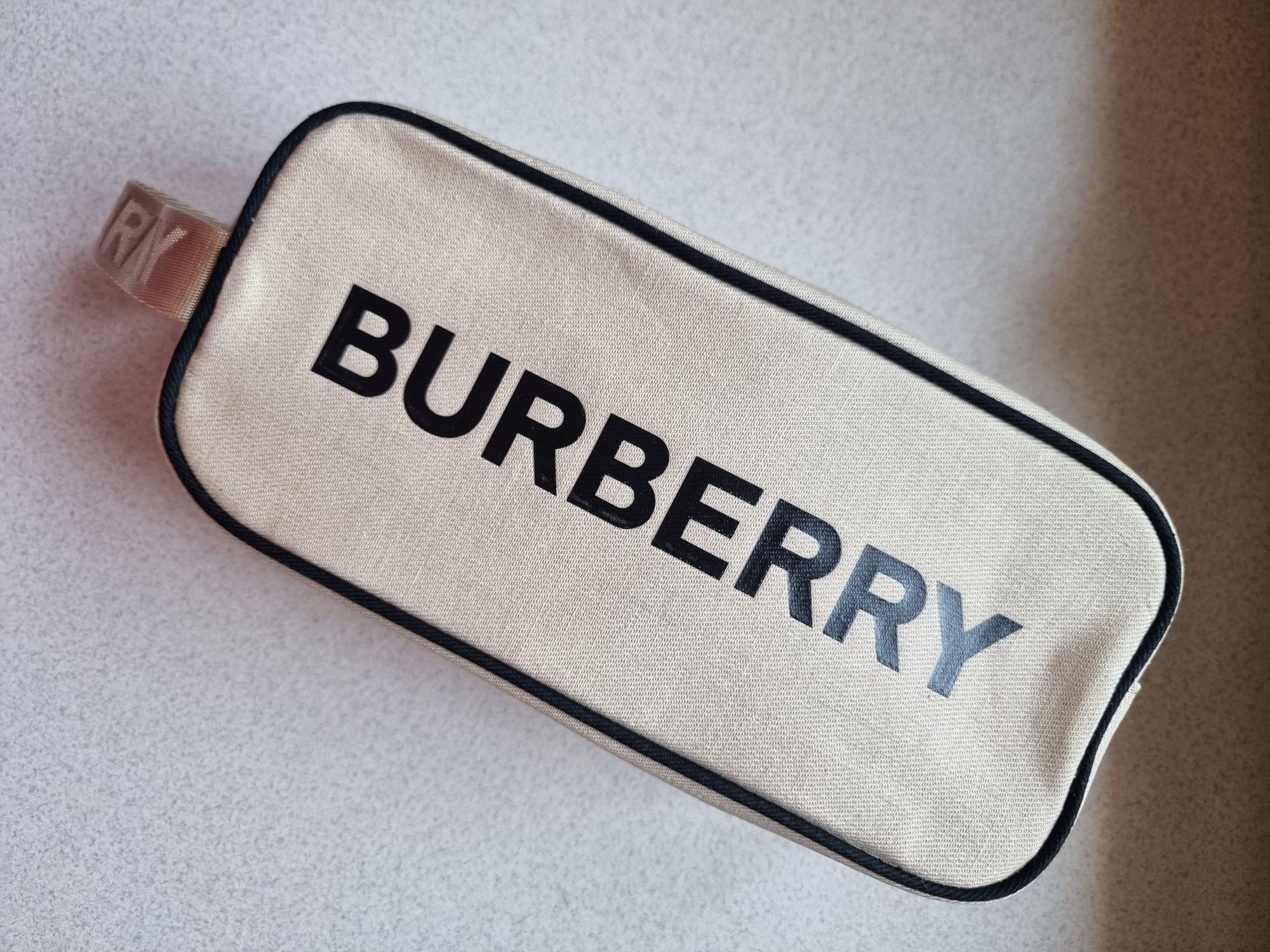 Burberry kosmetyczka