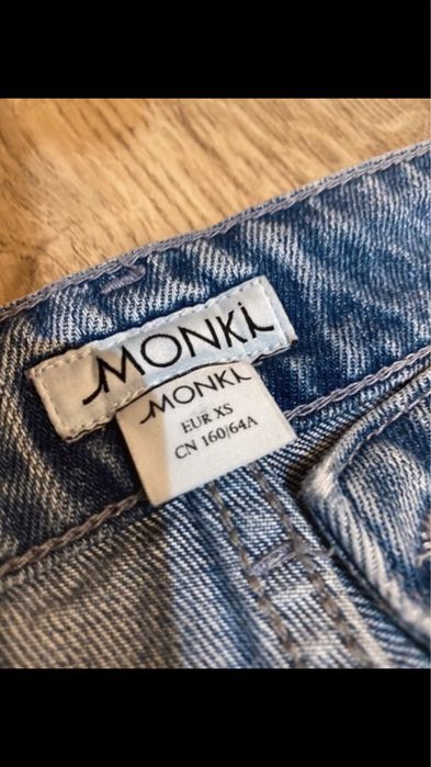 Spodnie jeansy jeans Monki XS 34 dziury swietne jak nowe