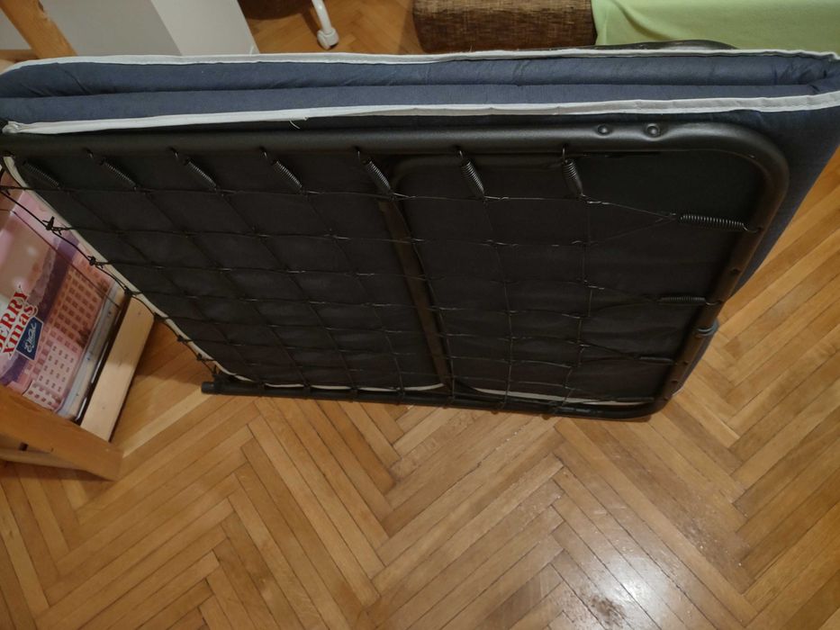 Łóżko polowe , solidne metalowe w idealnym stanie