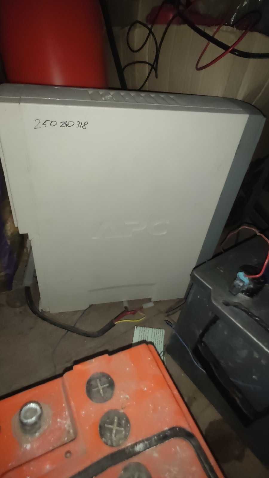 ибп APC Back-UPS 1500VA тянет два холодильника