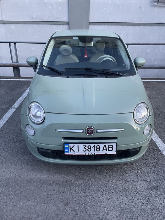 Автомобіль Fiat 500