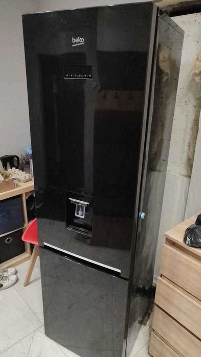 Lodówka Beko neo frost czarna 203cm