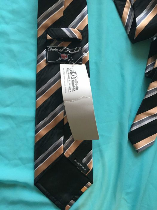 Krawat nowy AWG Duke of Dunkan czarno-złoty paski 2+1 gratis