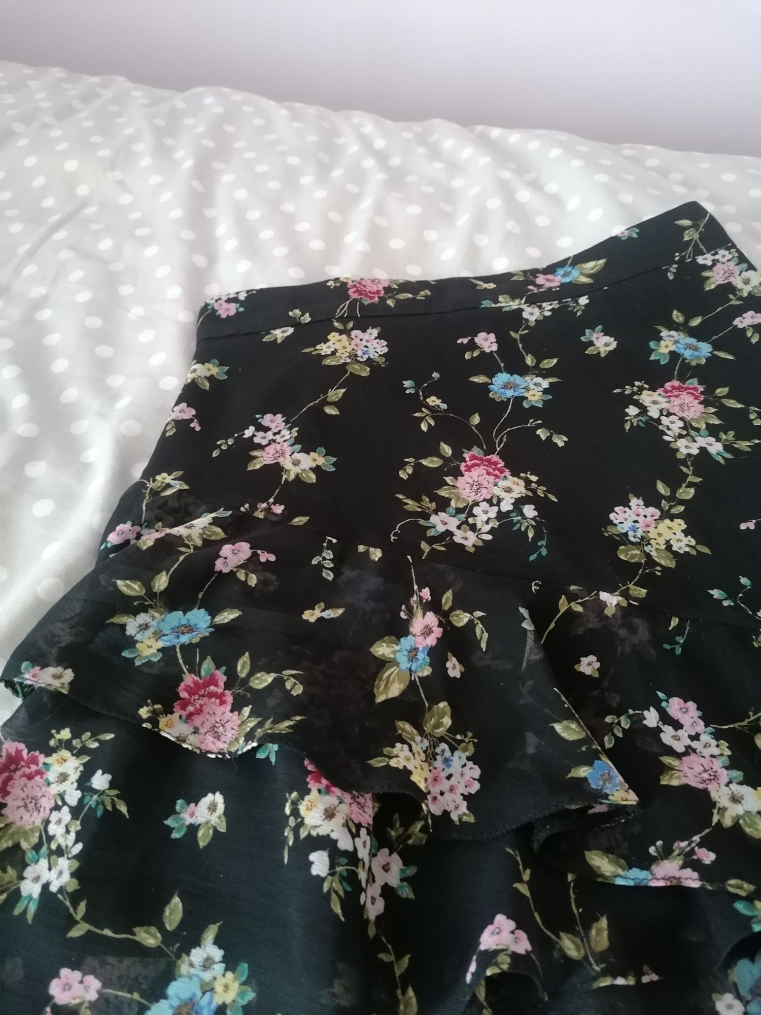 Spódnica w kwiaty z falbanka Primark asymetryczna