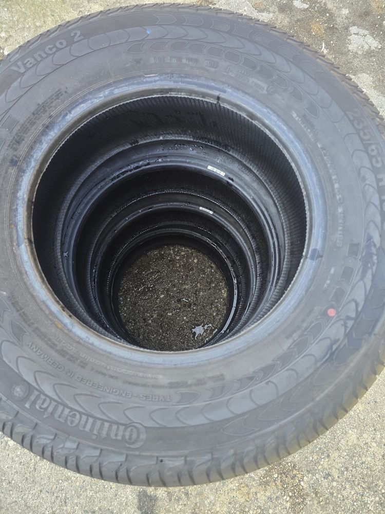 Opony 4 szt. Continental 235/65/16C