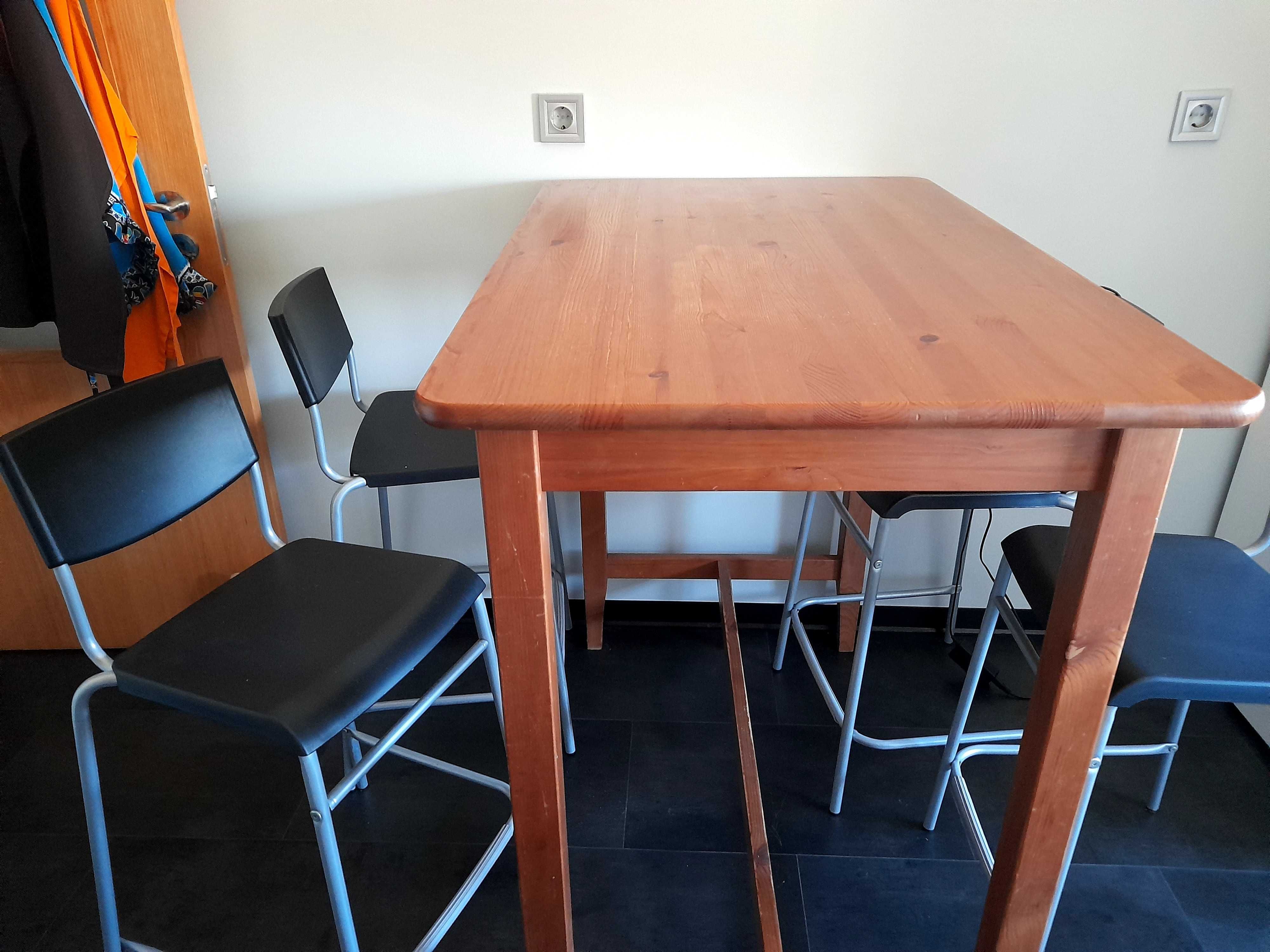 Mesa alta de mandeira