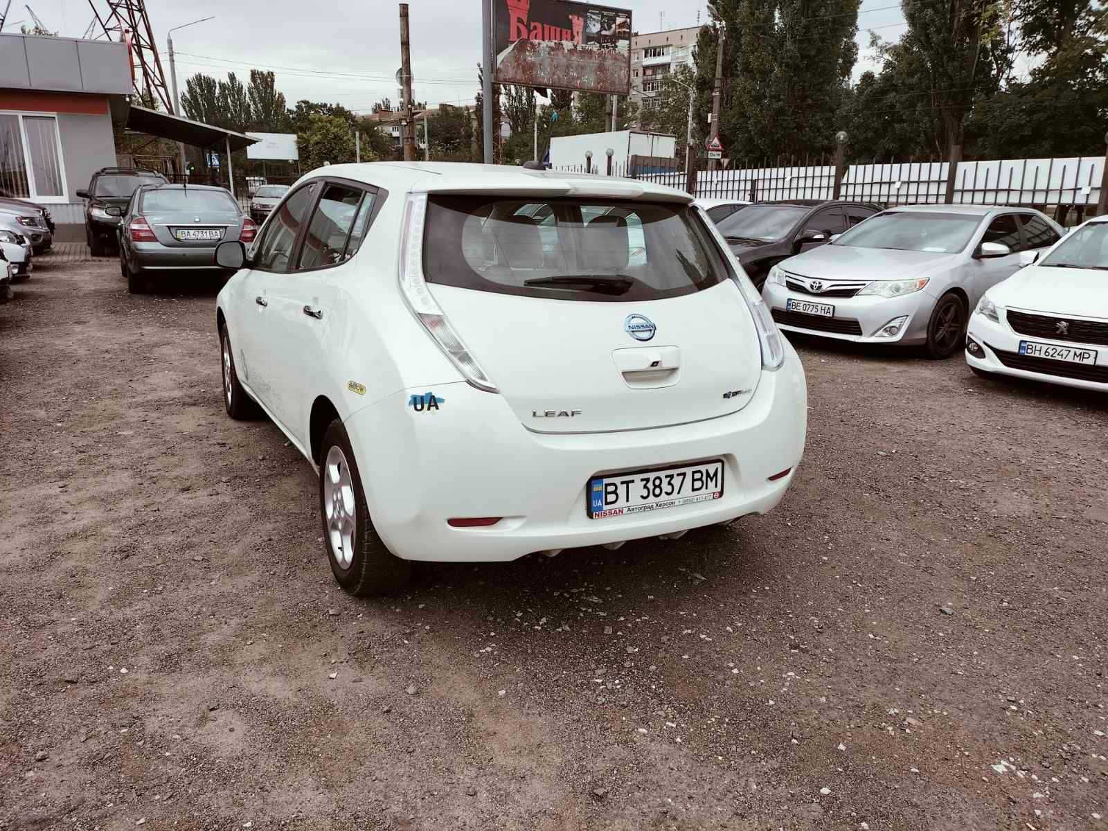 Nissan Leaf 2011 року 24KW Повна комплектація!