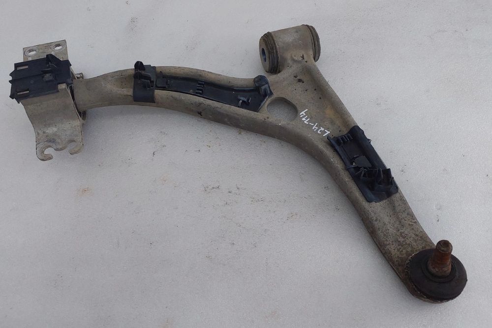 Braço de suspensão frente direito MERCEDES-BENZ CLA Coupé (C117)