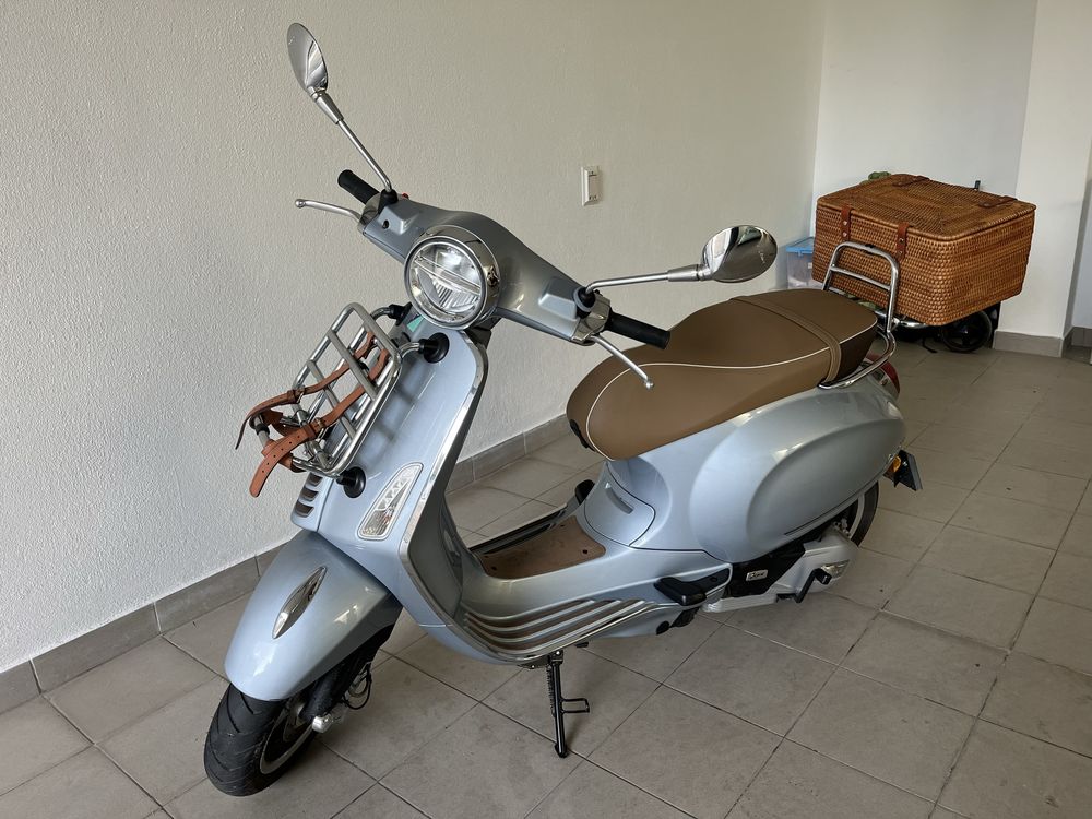 Vespa Primavera Pic Nic