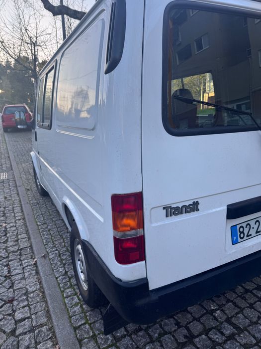 Carrinha Ford Transit 120 Van