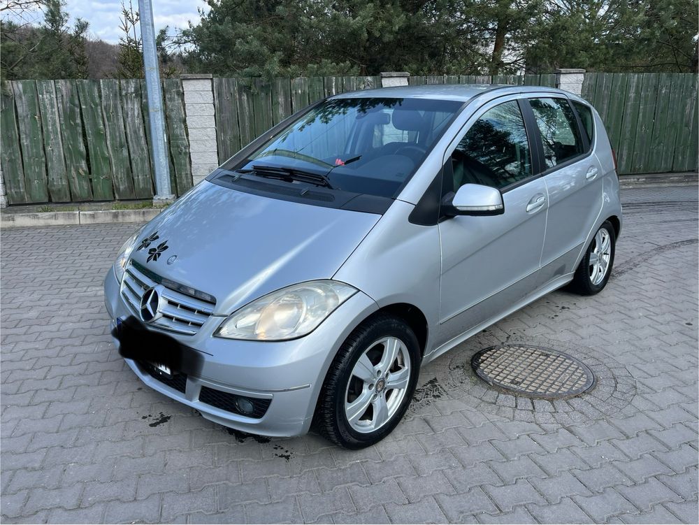 MERCEDES A180 LIFT SERWIS. Automat. Nawigacja. Skora. Bez korozji.