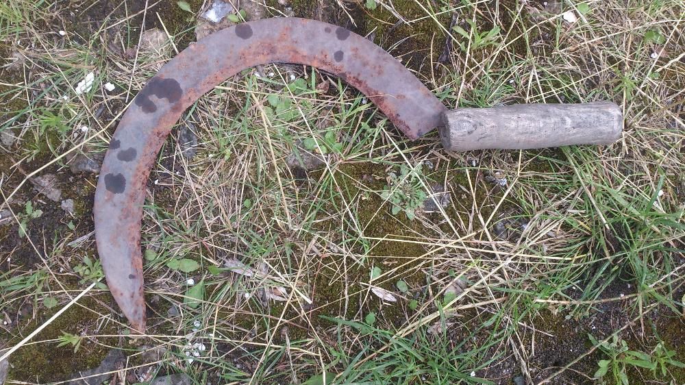 Starocie Antytki Zabytki kosa widły sierp zasuwa szufla chleb Wieś