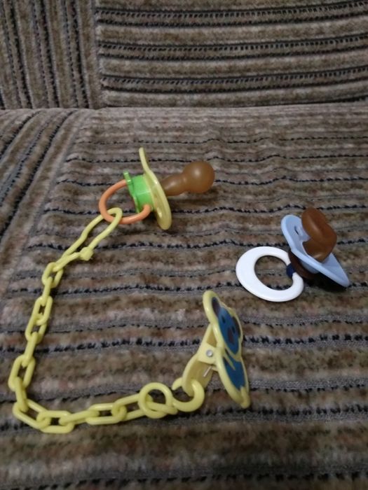 Игрушки (набор для купания), пустышки.