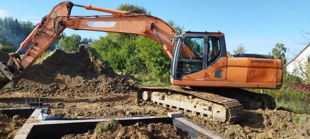 Roboty ziemne budowalne prace sprzętem budowlanym