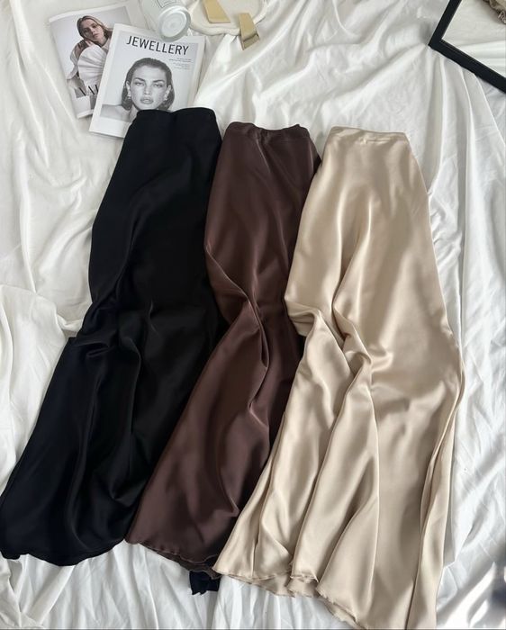 Cпідниця атласова