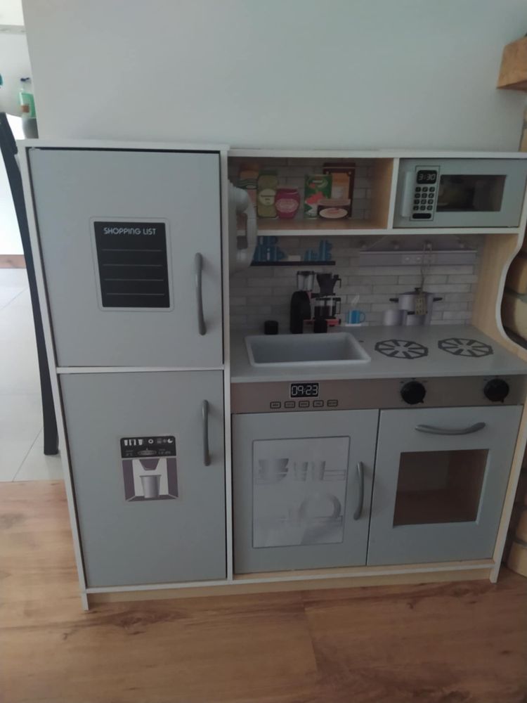 Kuchnia zabawkowa dla dzieci plus akcesoria