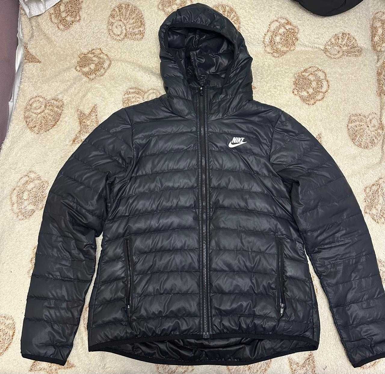 Куртка Nike жіноча