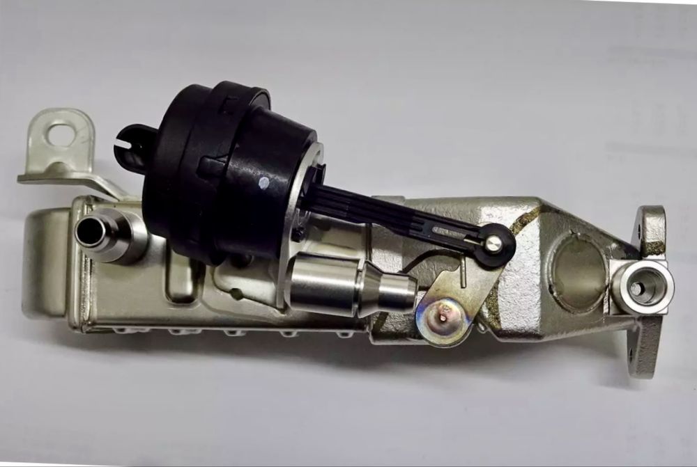 BMW   11718513693 охладитель EGR N57