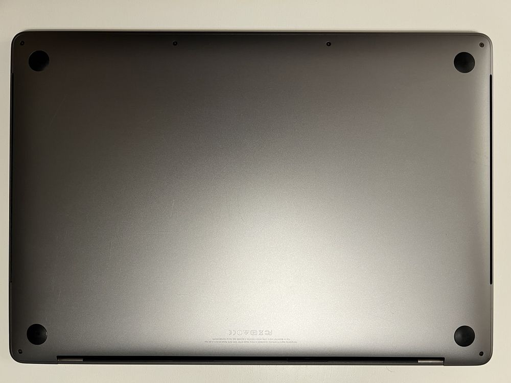 Apple MacBook pro 2016, 15.4”, touch bar, 2.6 GHz, 16gb, 256 SSD