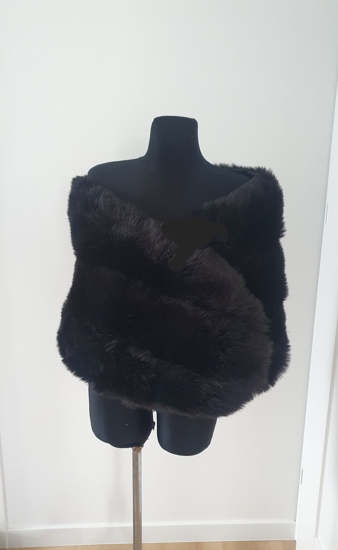 Czarna etola elegancka futerko sztuczny lis