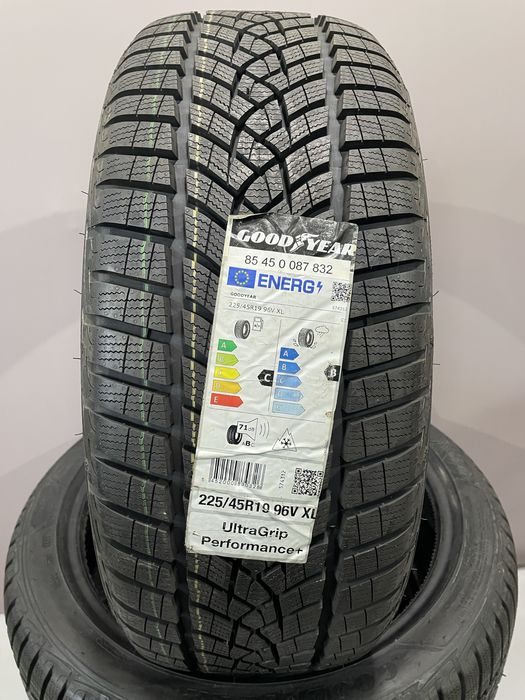 225/45 R19 Goodyear Ultra Grip Performance Plus