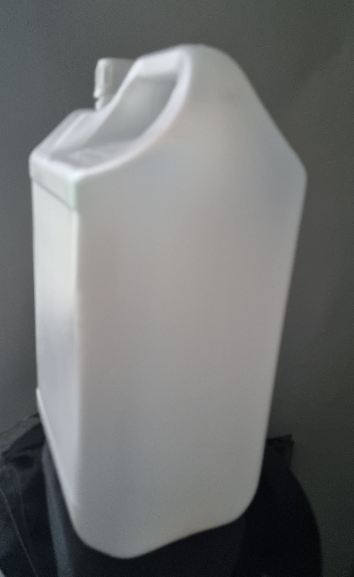 Garrafões de 5 e 10  litros usados com  desinfectantes(+50) óptimo est