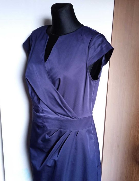 Granatowa sukienka ładny dekolt r. 46