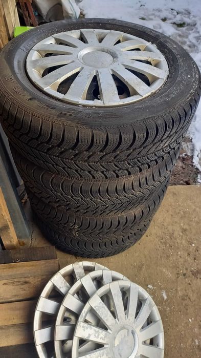 opony zimowe z felgami 195/65 r15  bieżnik 8 mm komplet ford +kołpaki